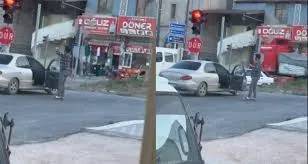  Alkollü şahıs aracından indi, trafikte dans etti: O anlar kamerada